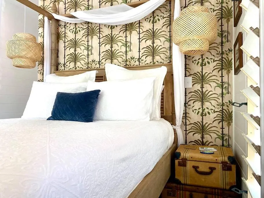 Pandanus Place - With Bicycles Port Douglas 0*,